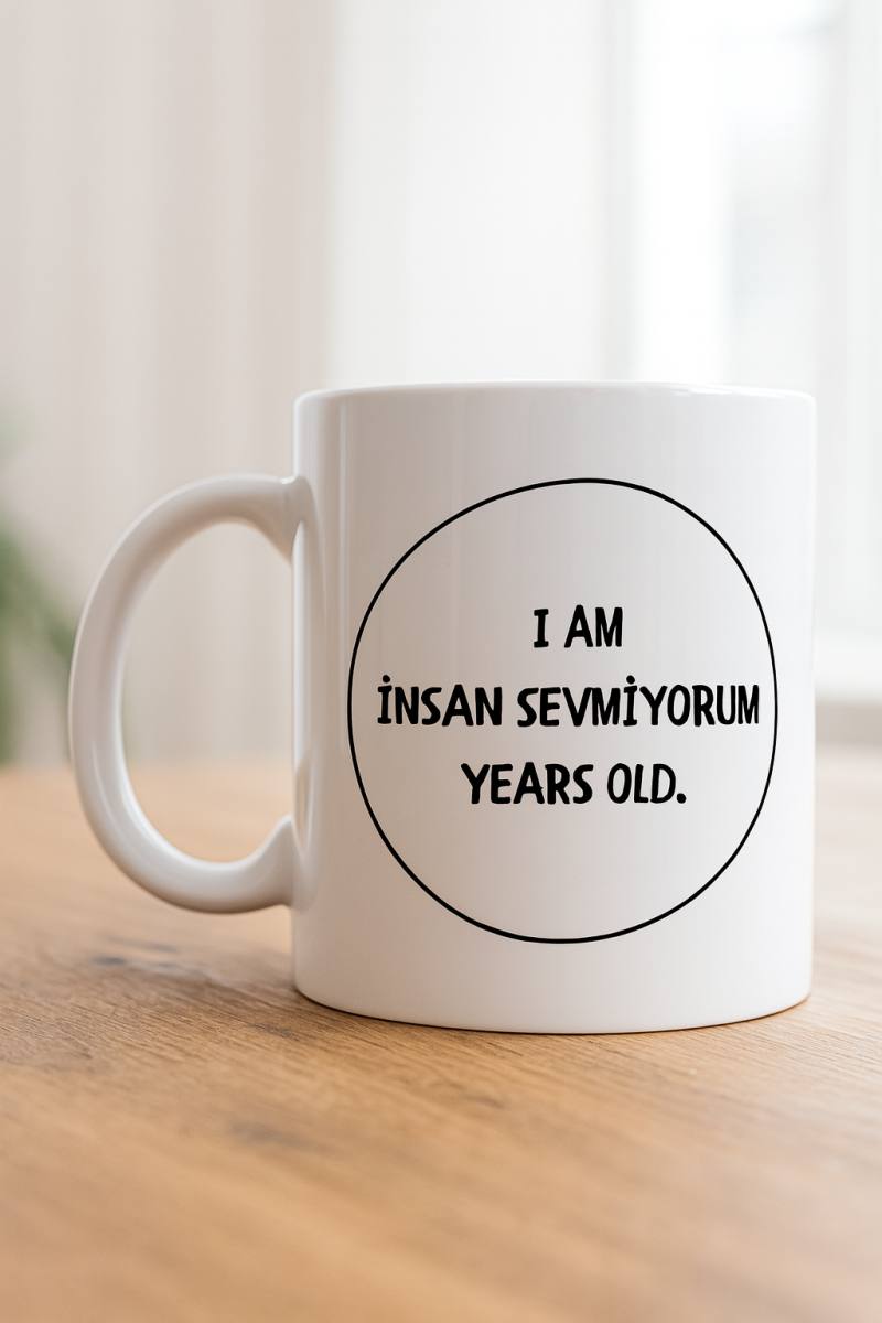 İnsan Sevmiyorum Yazılı Kupa Model 242 Minimal Tasarım Komik Mesajlı Seramik Kahve Kupası