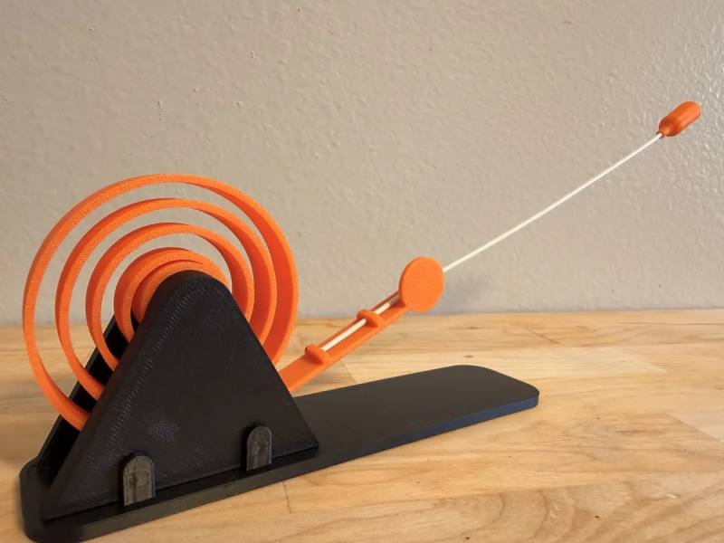 3D Baskı Yaylı Spiral Kedi Oyuncağı Zıplayan Spiral Etkileşimli Oyun Aparatı Turuncu Siyah