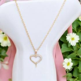 Gold Kaplama Beyaz Zirkon Taşlı Kalp Kolye – Toptan Çelik Kolye