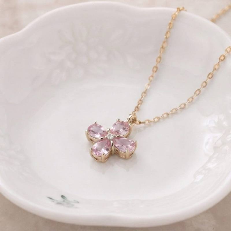 Yonca Figürlü Pembe Zirkon Taşlı Gold Kolye | İmalattan Toptan Çelik Takı