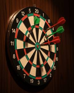 Kaliteli Ahşap 15 İnç Dart Tahtası Kolay Montajlı 4 Ok
