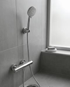 Krem Duş Başlığı Seti 4 Kademeli El Duşu Spiral Hortumlu Banyo Seti